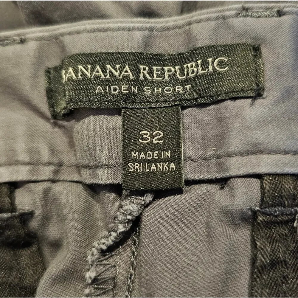 Banana Republic Aiden Shorts Flat Front Pocketed Zipper and Button Closure 32 W